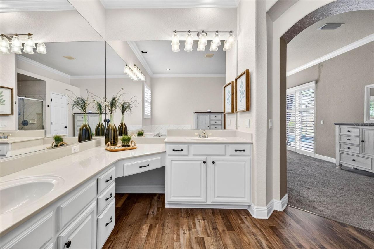 5905 Cherry Oak Drive , Valrico, FL 33596 Photo