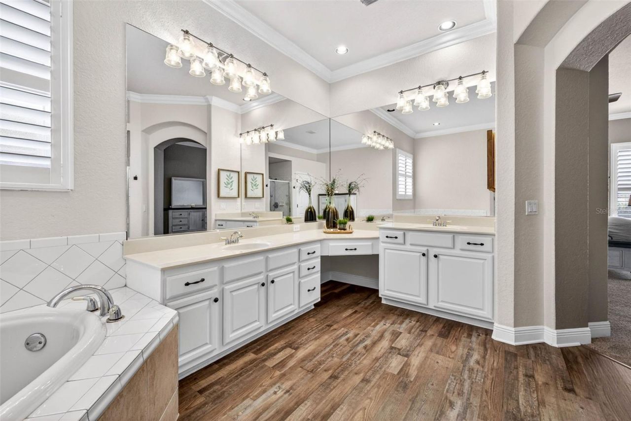 5905 Cherry Oak Drive , Valrico, FL 33596 Photo