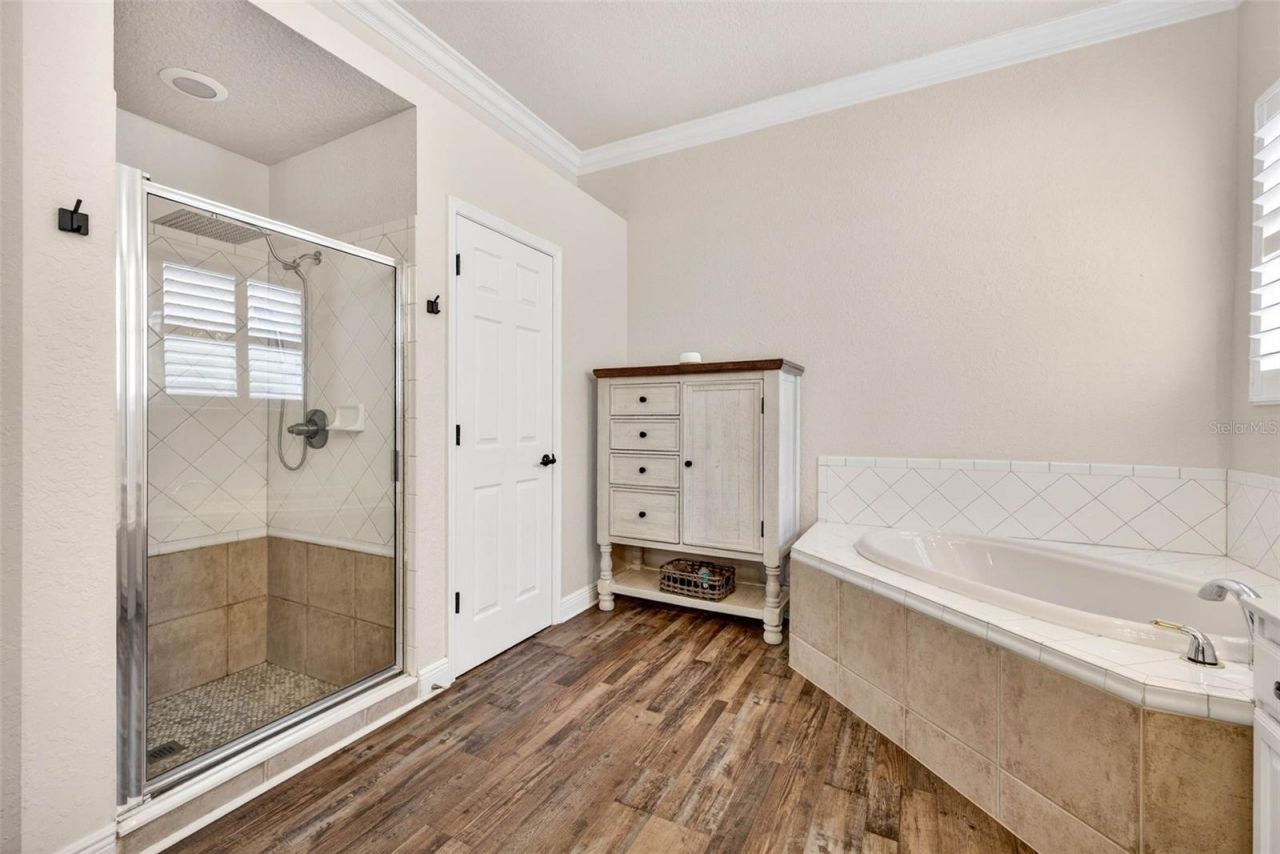 5905 Cherry Oak Drive , Valrico, FL 33596 Photo