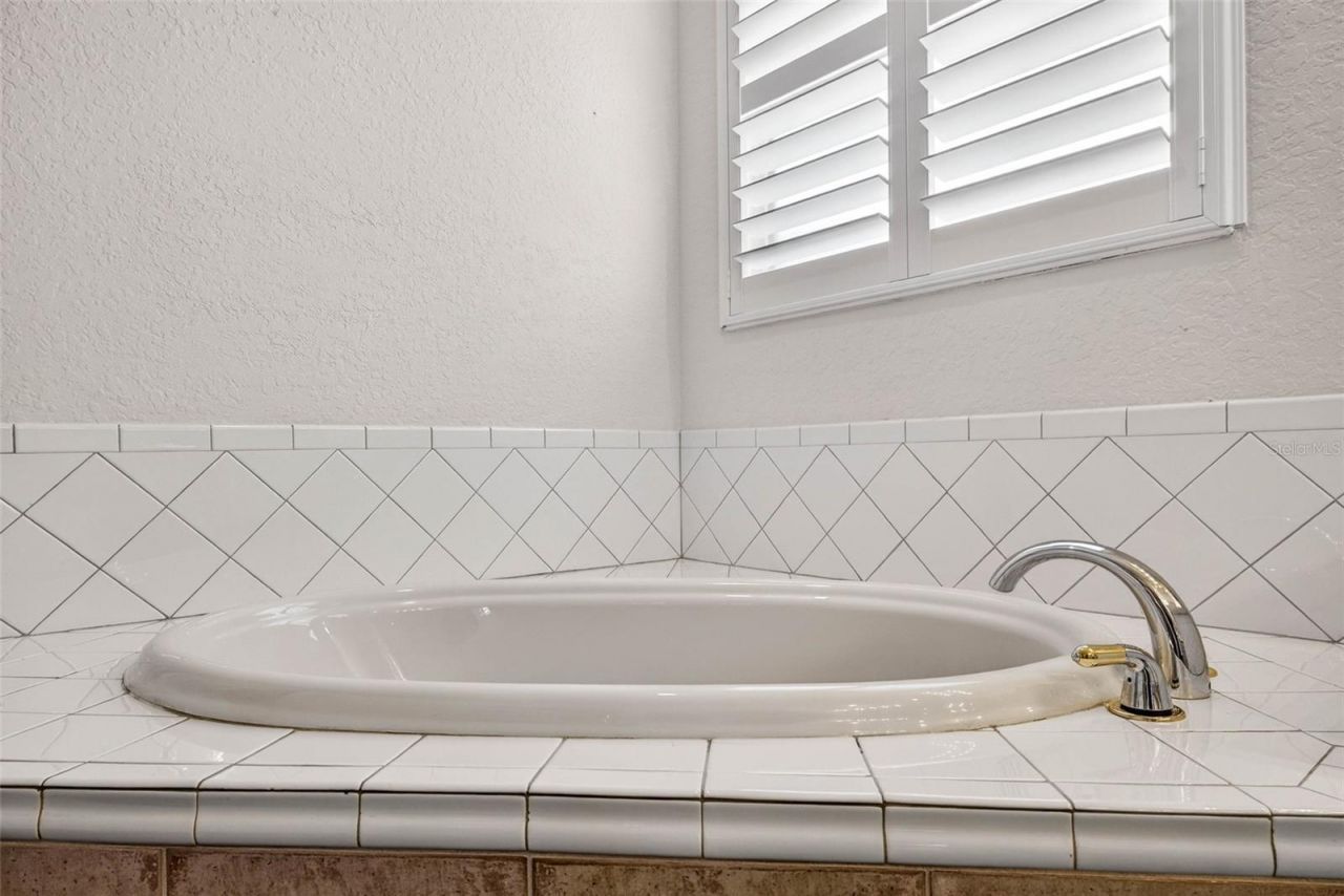 5905 Cherry Oak Drive , Valrico, FL 33596 Photo