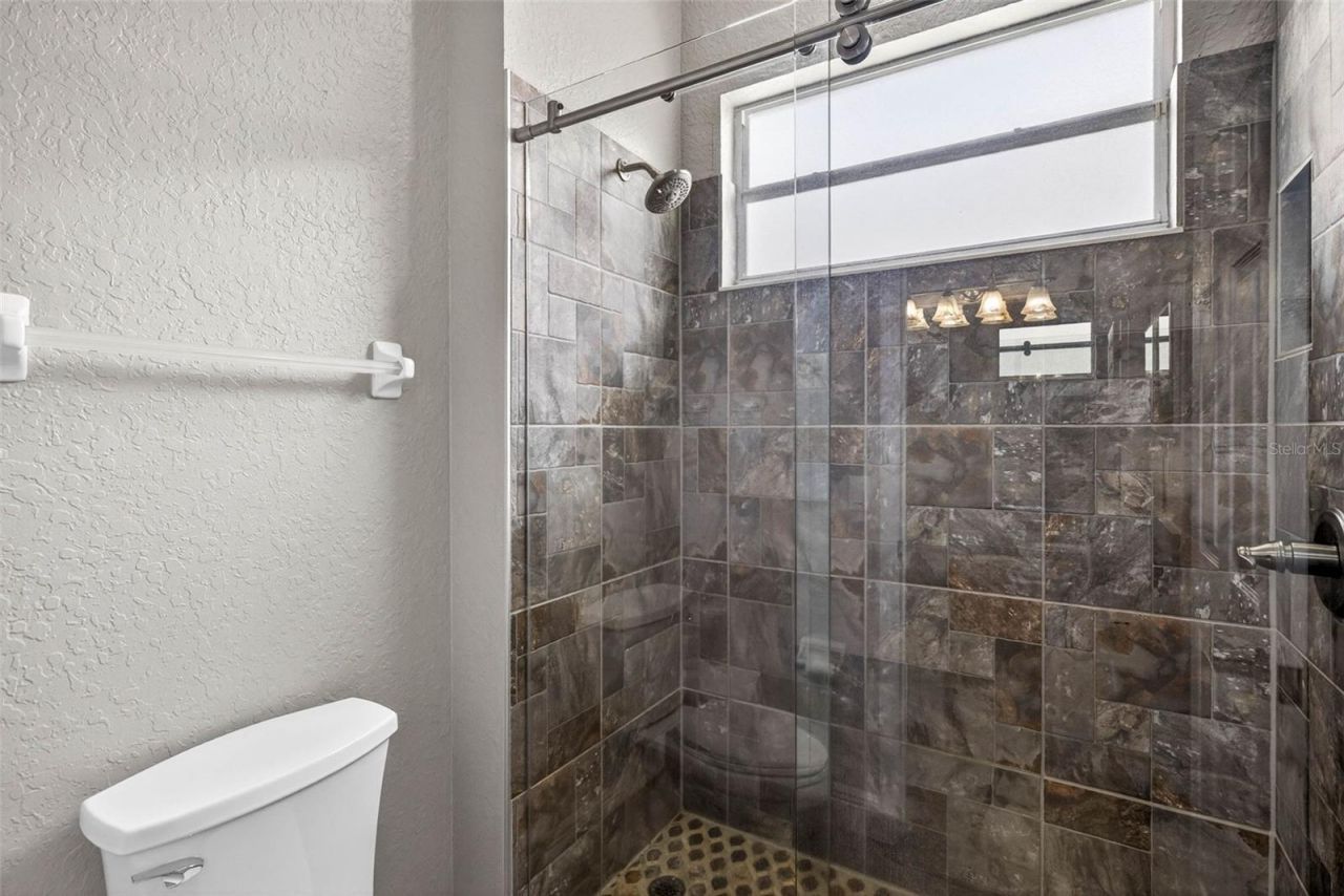 5905 Cherry Oak Drive , Valrico, FL 33596 Photo