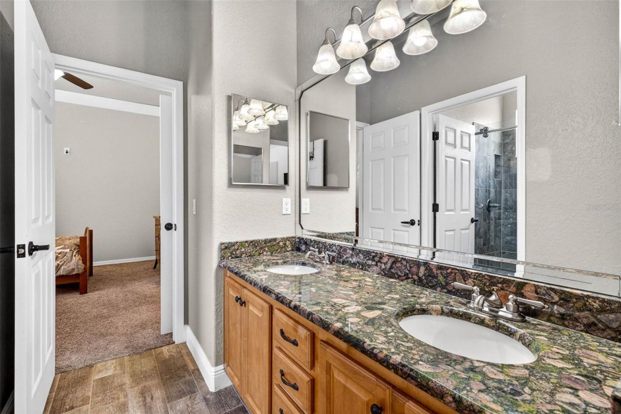 5905 Cherry Oak Drive , Valrico, FL 33596 Photo