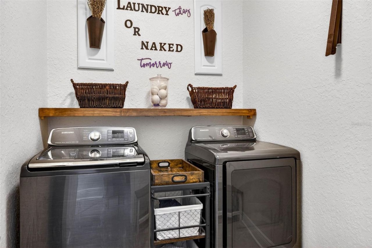 5905 Cherry Oak Drive , Valrico, FL 33596 Photo