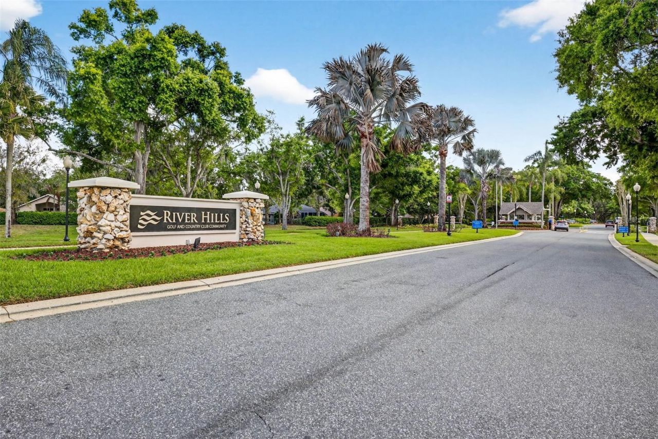 5905 Cherry Oak Drive , Valrico, FL 33596 Photo