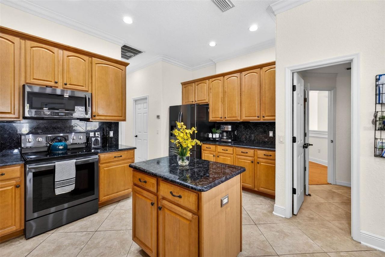 5905 Cherry Oak Drive , Valrico, FL 33596 Photo