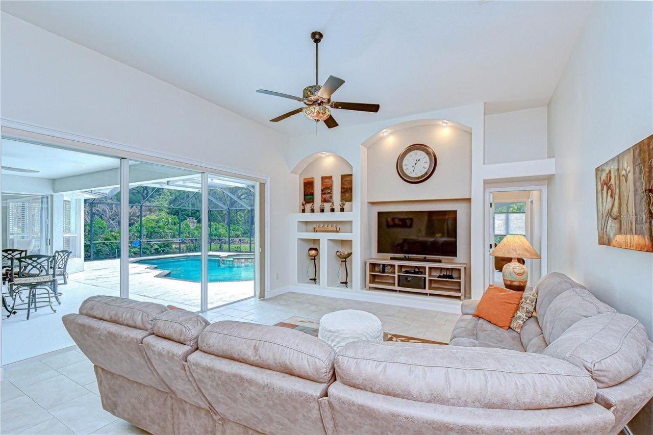 5612 Eagleglen Place, Lithia, FL 33547 Photo