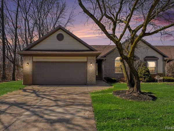 201 Whispering Hill, Commerce Twp, MI 48390