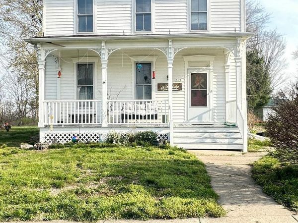 223 W HIGH Street, Mendon, IL 62351