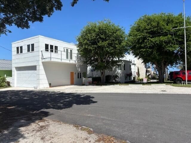 477 SE Riverside Drive, Stuart, FL 34994 Photo