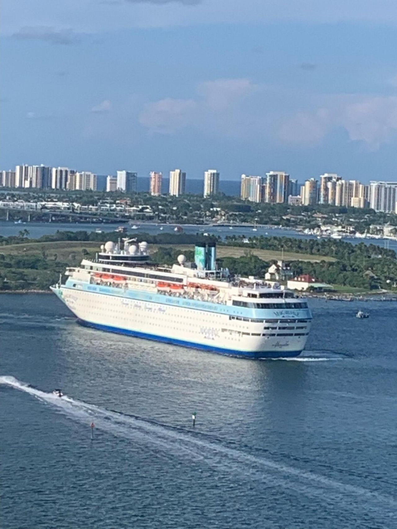 5600 N Flagler Drive, Unit 404, West Palm Beach, FL 33407 Photo