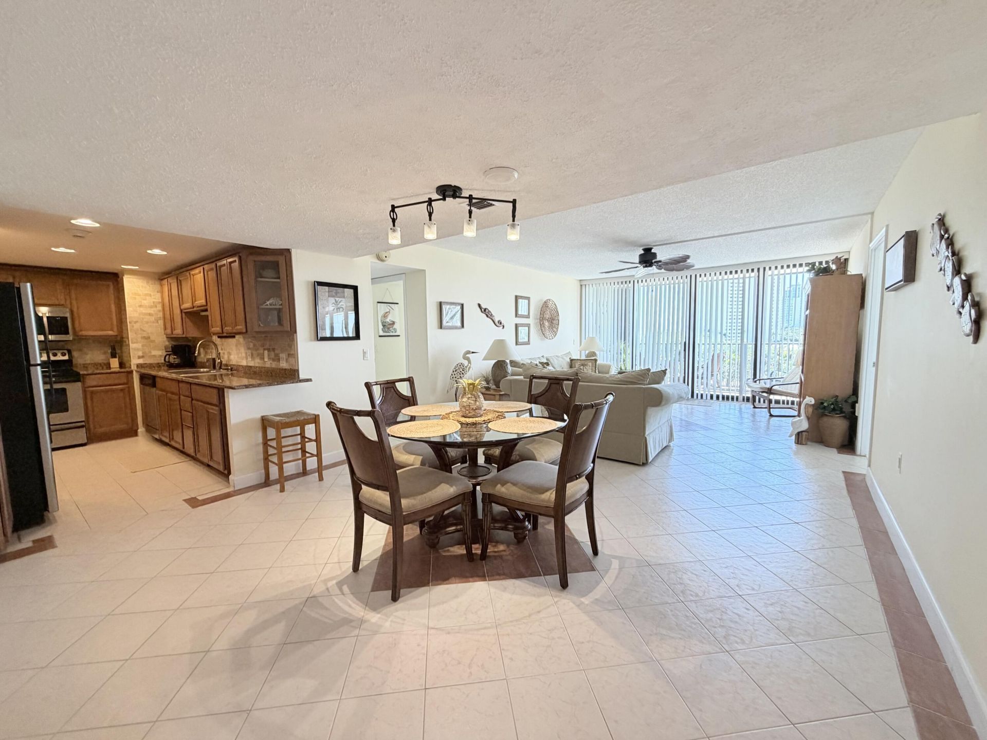 5600 N Flagler Drive, Unit 404, West Palm Beach, FL 33407 Photo