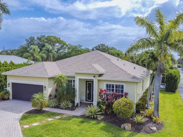 48 Lake Eden Drive, Boynton Beach, FL 33435