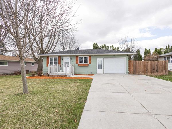 625 Pitt Street, Platteville, WI 53818