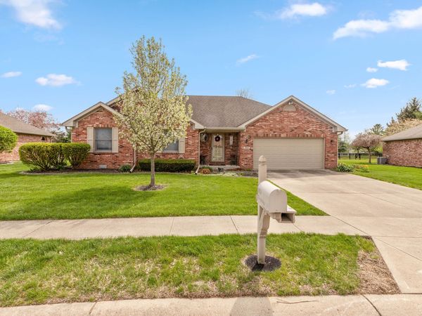 1013 Woodridge, Brownsburg, IN 46112