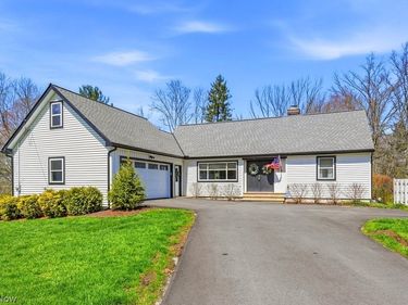 399 Walters Road, Chagrin Falls, OH 44022