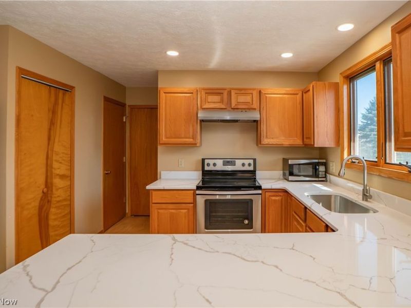 2662 Captens Street NE, Canton, OH 44721 Photo 12