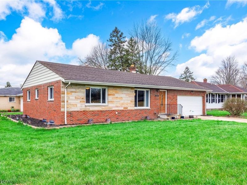 25787 W Ranchview Avenue, North Olmsted, OH 44070 Photo 2