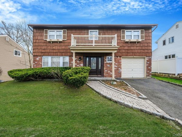 19 Woodoak Lane , Huntington, NY 11743