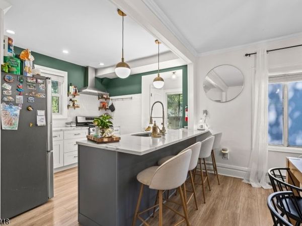 42 Richelieu Pl, Newark, NJ 07106