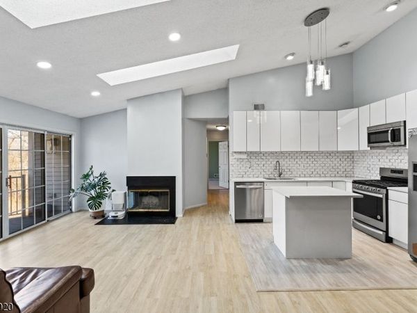 25 Chelsea Ct, Franklin, NJ 08823