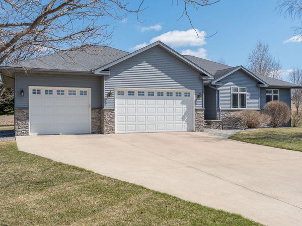125 Kenna Drive , Le Sueur, MN 56058