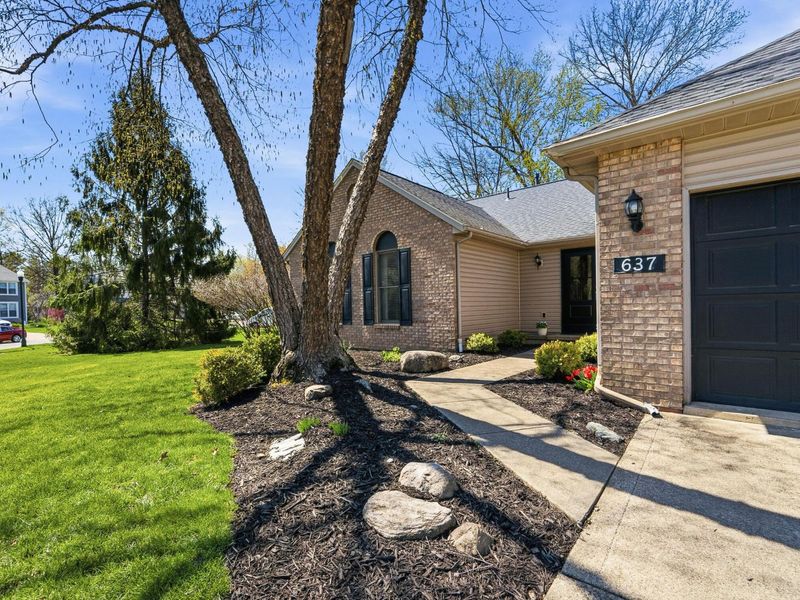 637 Ridenour Road, Columbus, OH 43230 Photo 2