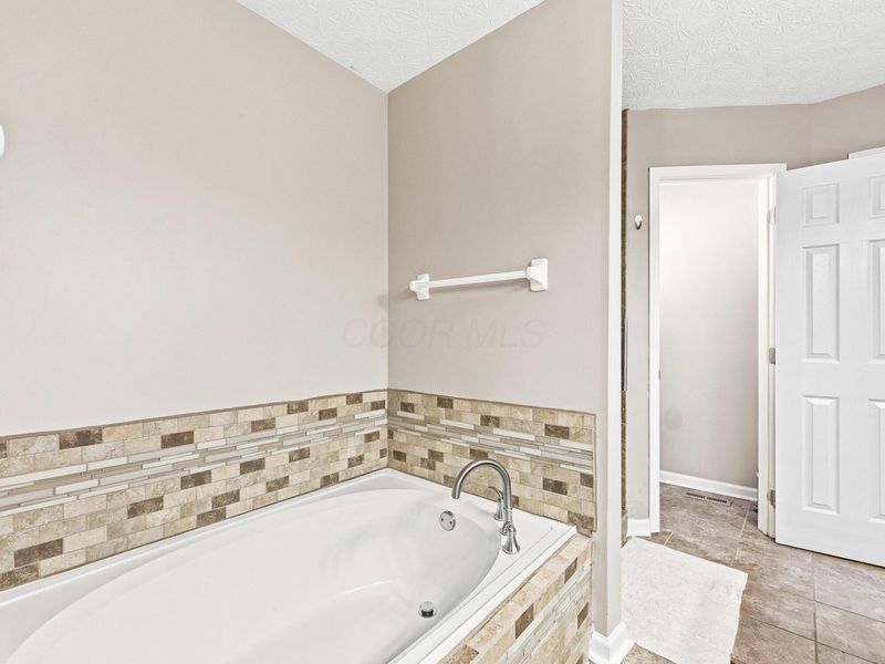 637 Ridenour Road, Columbus, OH 43230 Photo 27