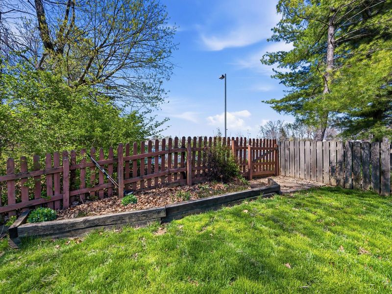 637 Ridenour Road, Columbus, OH 43230 Photo 51