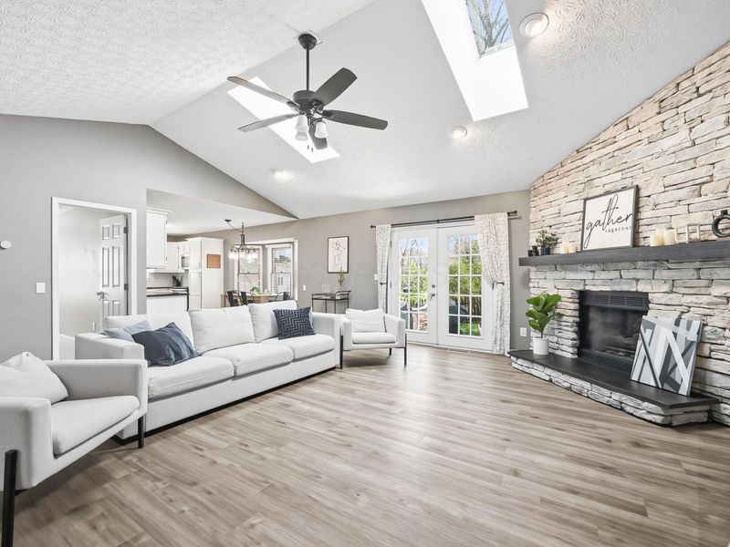 637 Ridenour Road, Columbus, OH 43230 Photo 8