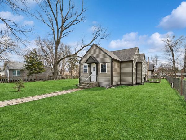 5313 Cleveland Drive , McHenry, IL 60050