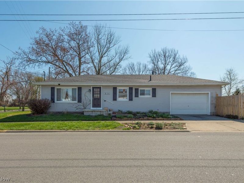 906 E Farwell Street, Sandusky, OH 44870 Photo 1