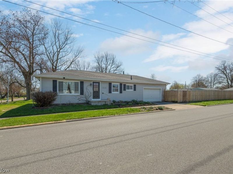 906 E Farwell Street, Sandusky, OH 44870 Photo 2