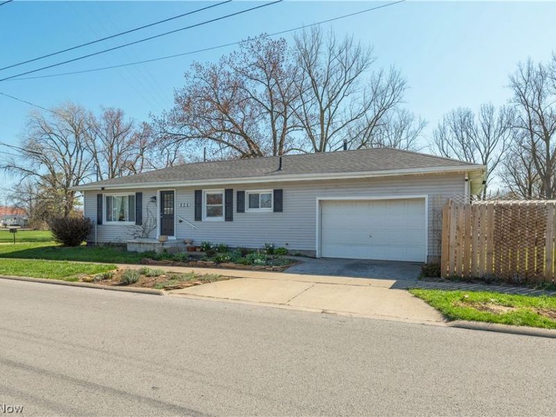 906 E Farwell Street, Sandusky, OH 44870 Photo 3