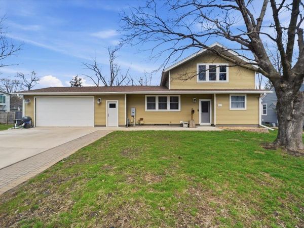 927 W 14th Street, Cedar Falls, IA 50613