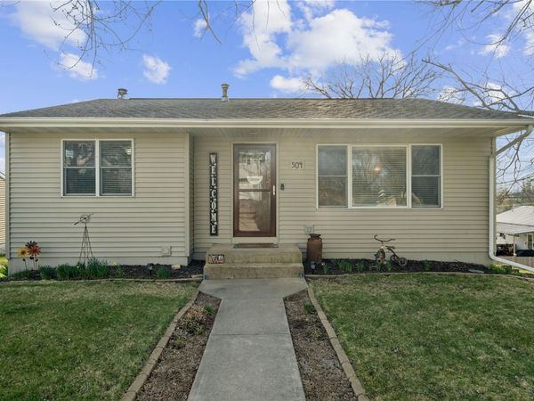 504 N Pratt Street , Anamosa, IA 52205