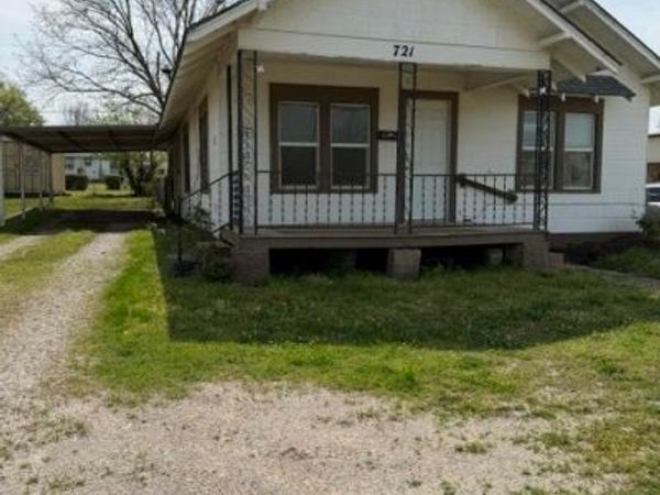 721 N Hinckley , Holdenville, OK 74848