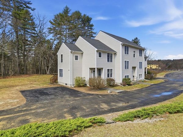 10 Meadowbrook Ct, Unit 10, Oxford, MA 01540