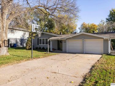 3129 Cottonwood Lane , Omaha, NE 68134