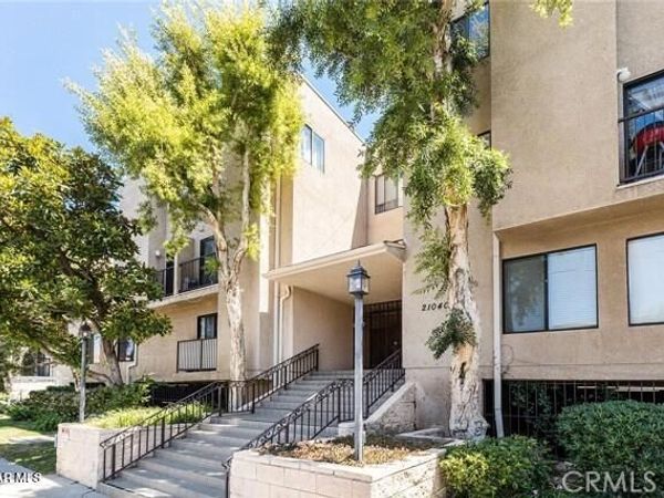 21040 Parthenia Street, Unit 29, Canoga Park, CA 91304