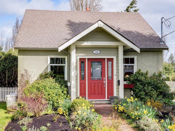 1064 Colville Rd, Esquimalt, BC V9A 4P7