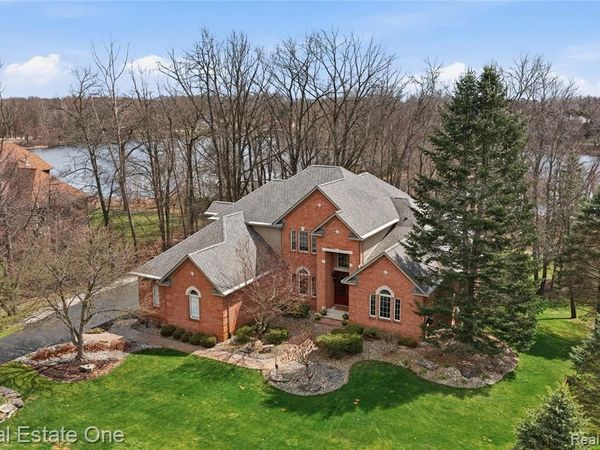 10152 Rosemarie Run, Brighton Twp, MI 48114