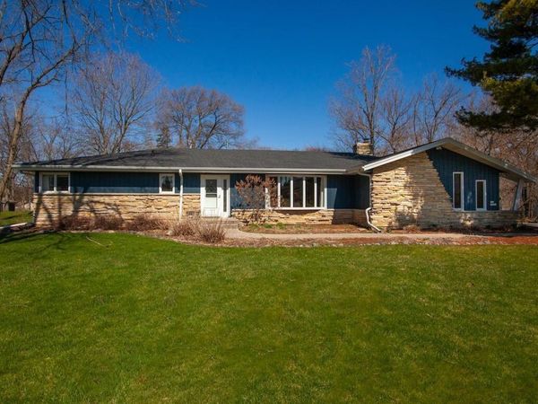 N59W39568 Laketon AVENUE, Oconomowoc, WI 53066