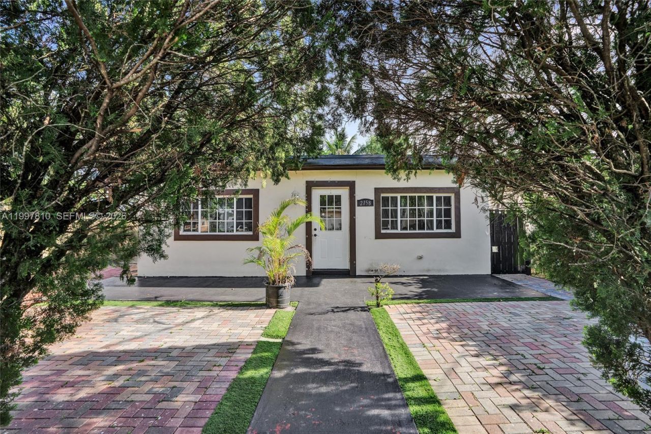 2158 NW 100th St, Miami, FL 33147 Photo