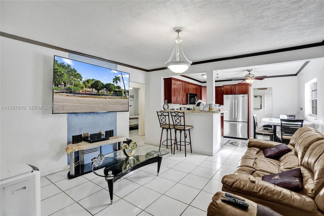 2158 NW 100th St, Miami, FL 33147 Photo