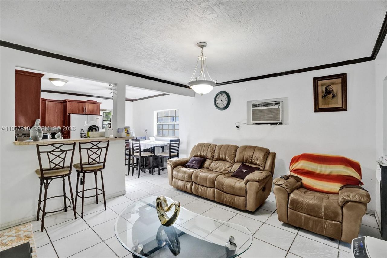 2158 NW 100th St, Miami, FL 33147 Photo