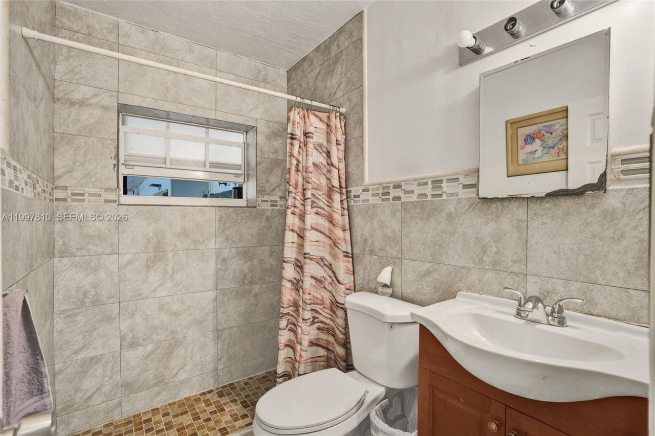 2158 NW 100th St, Miami, FL 33147 Photo