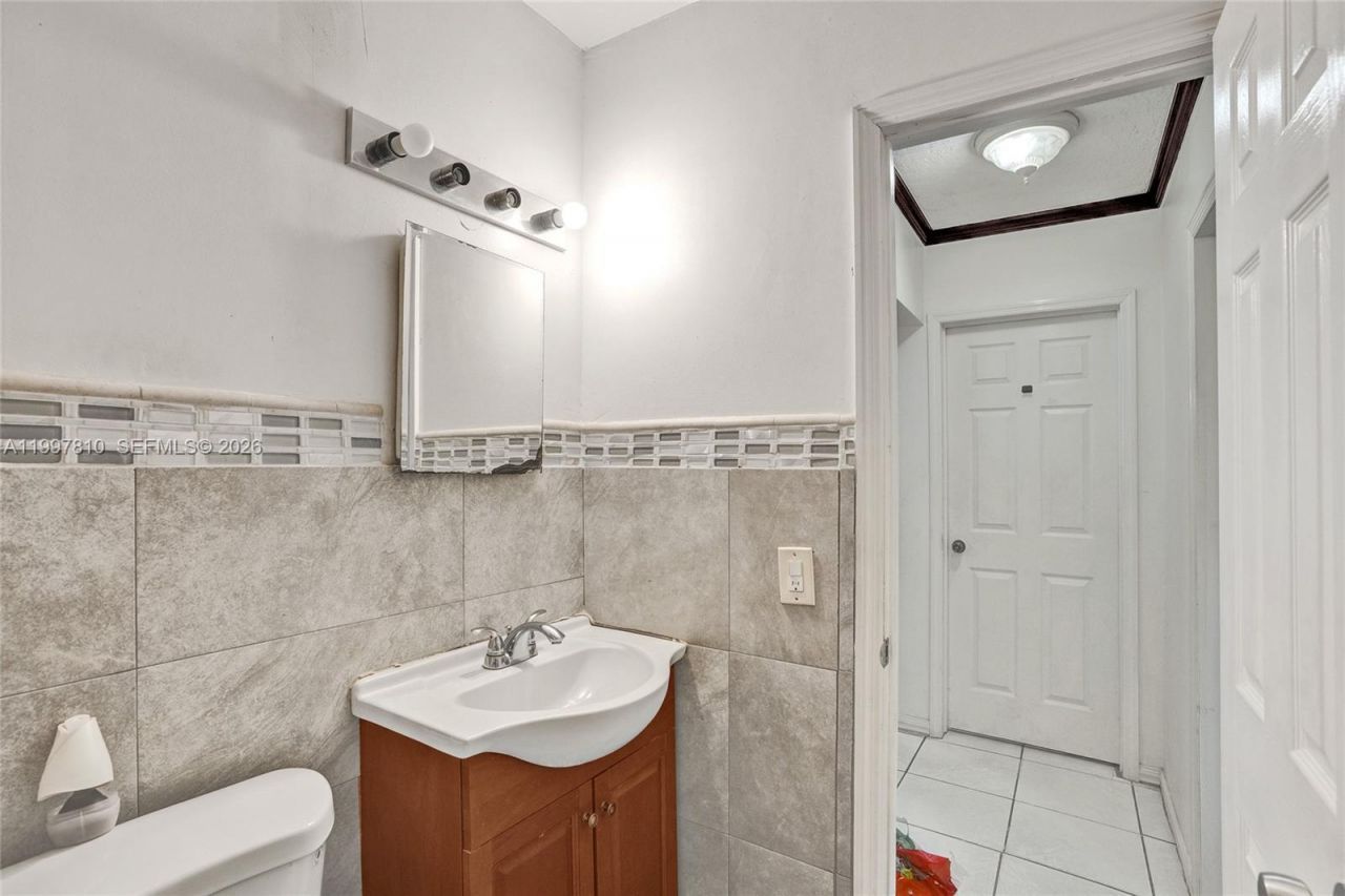 2158 NW 100th St, Miami, FL 33147 Photo