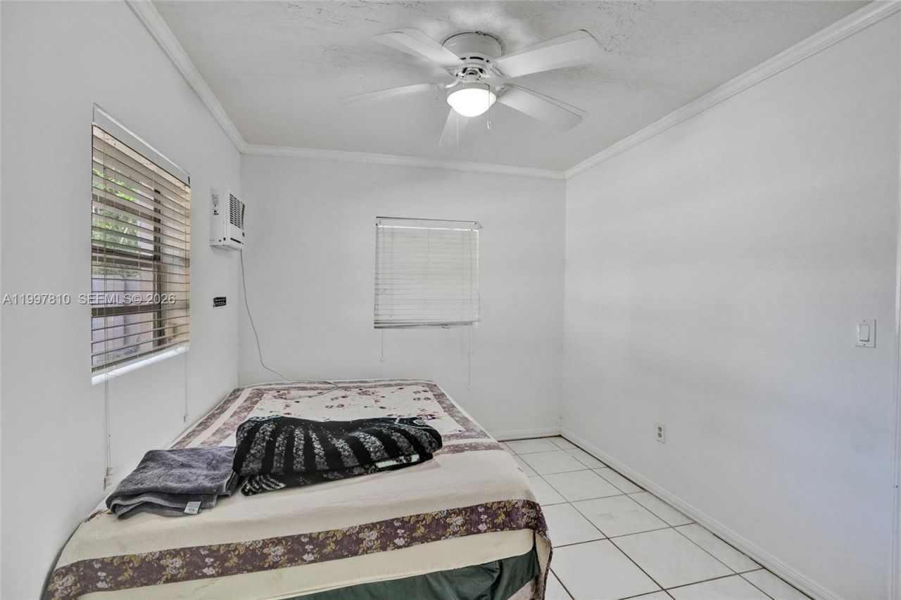 2158 NW 100th St, Miami, FL 33147 Photo