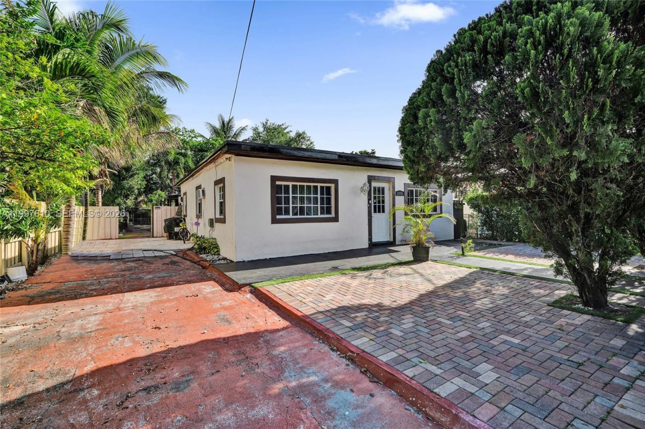 2158 NW 100th St, Miami, FL 33147 Photo