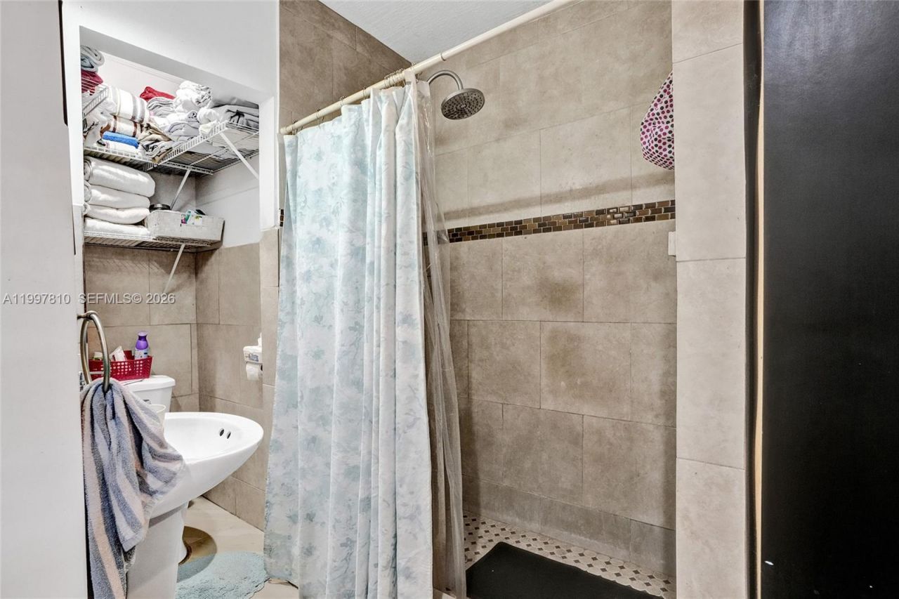 2158 NW 100th St, Miami, FL 33147 Photo